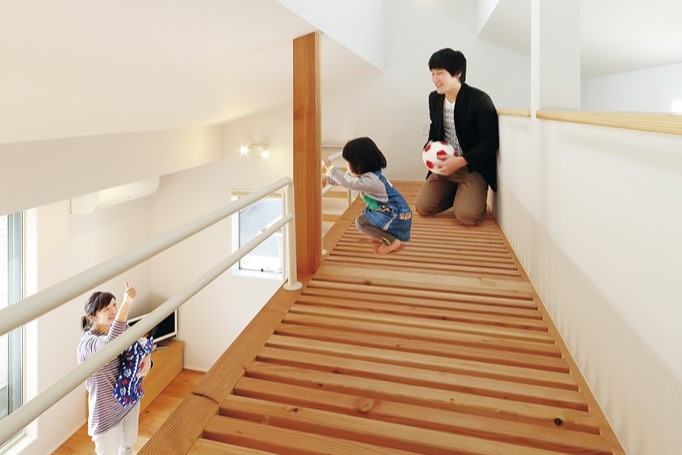 「風光塔」で風と光が家の中に届く、狭小地でも明るく快適なおうち