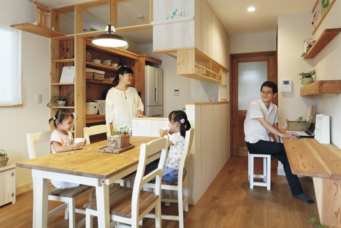 住むほど好きになる敷地20坪の狭小地 手作りがいっぱいの３階建てのおうち