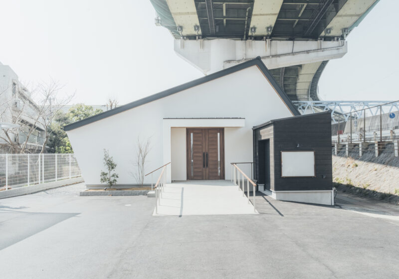 地域住民が集うモダンな外観の集会所ー出来島コミュニティ会館