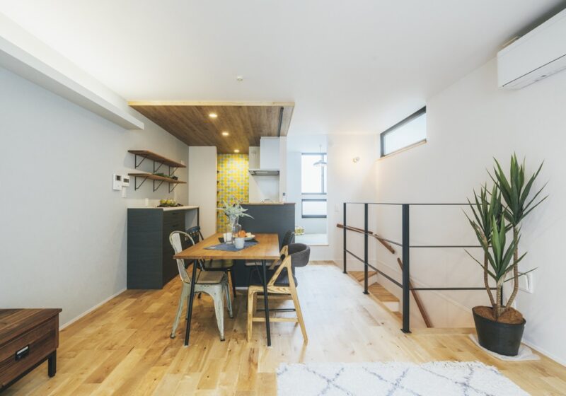 アクセントカラーがかわいいカジュアルハウス